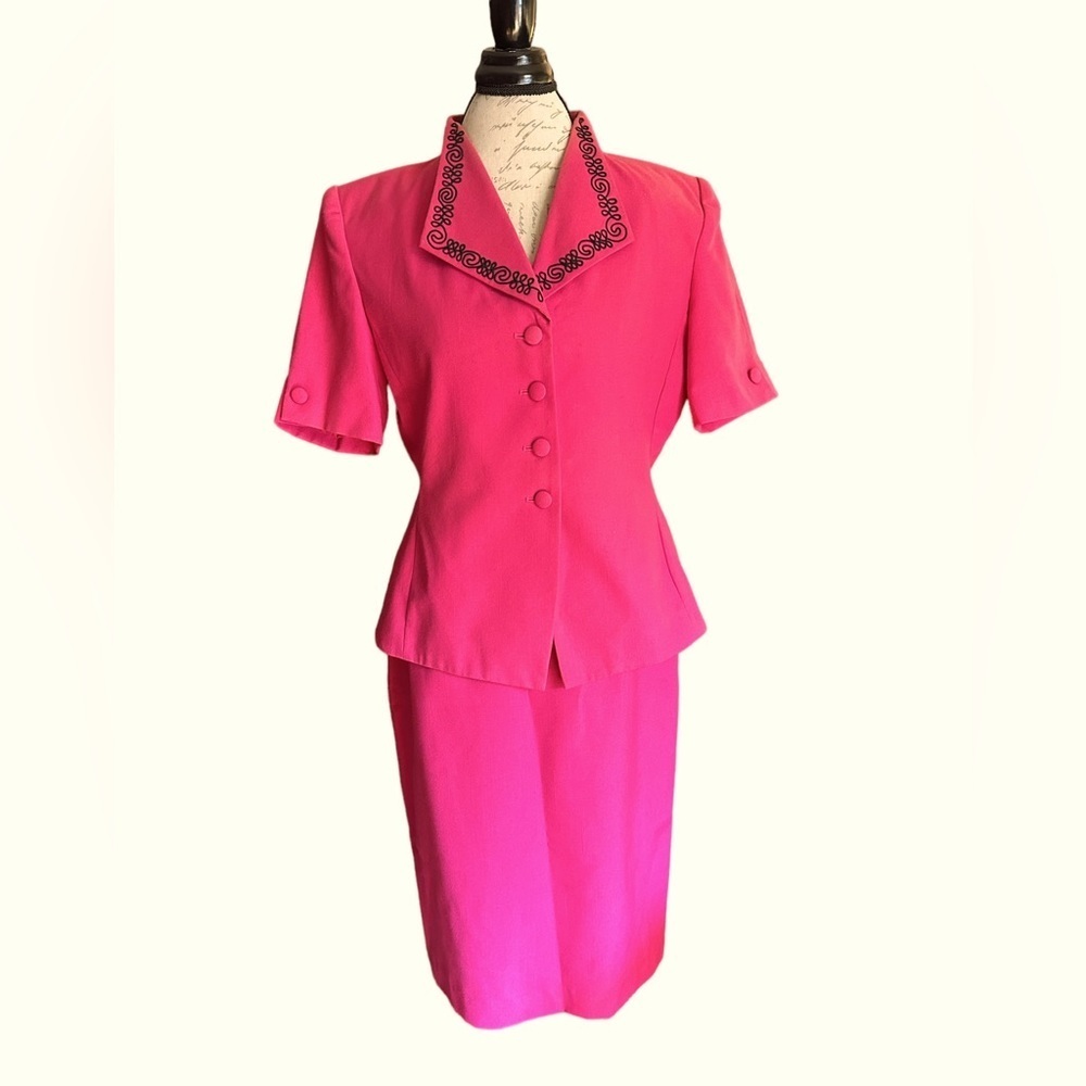Vintage Sweet Briar 2 piece suit with top and skirt. Size 12 pink and bl…